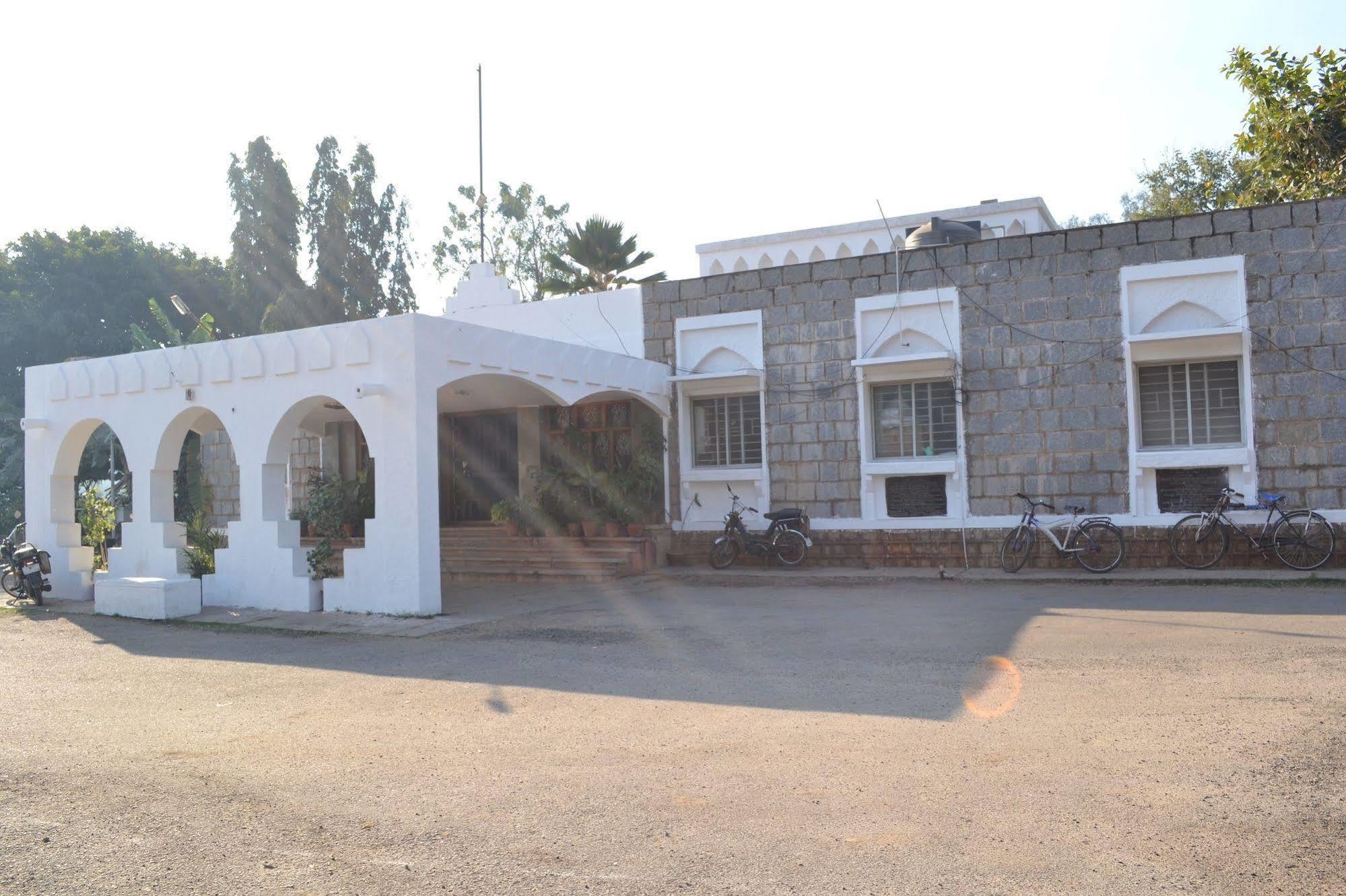 Kstdc Hotel Mayura Bhuvaneshwari Kamalapur Hampi Exterior foto